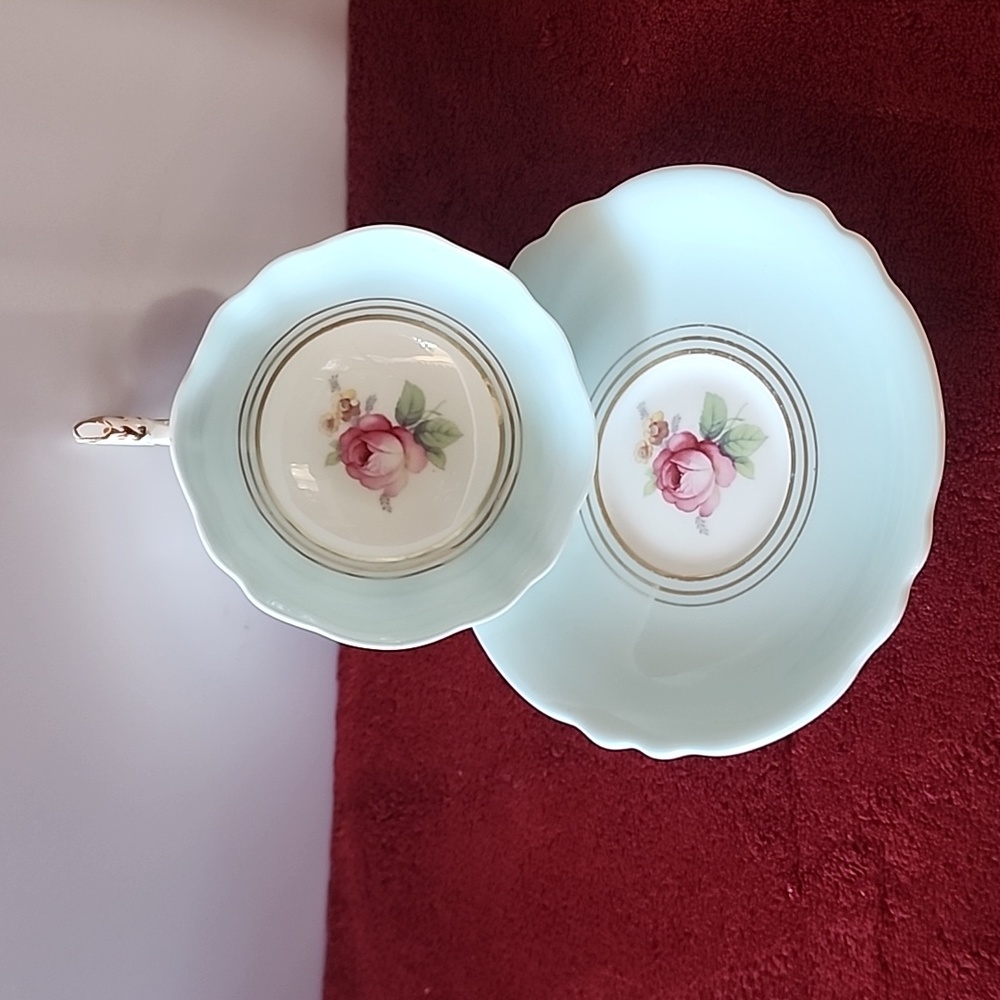 Set of 2 Paragon by Appointment to HMQ The Queen & The HM Mary Fine Bone China.